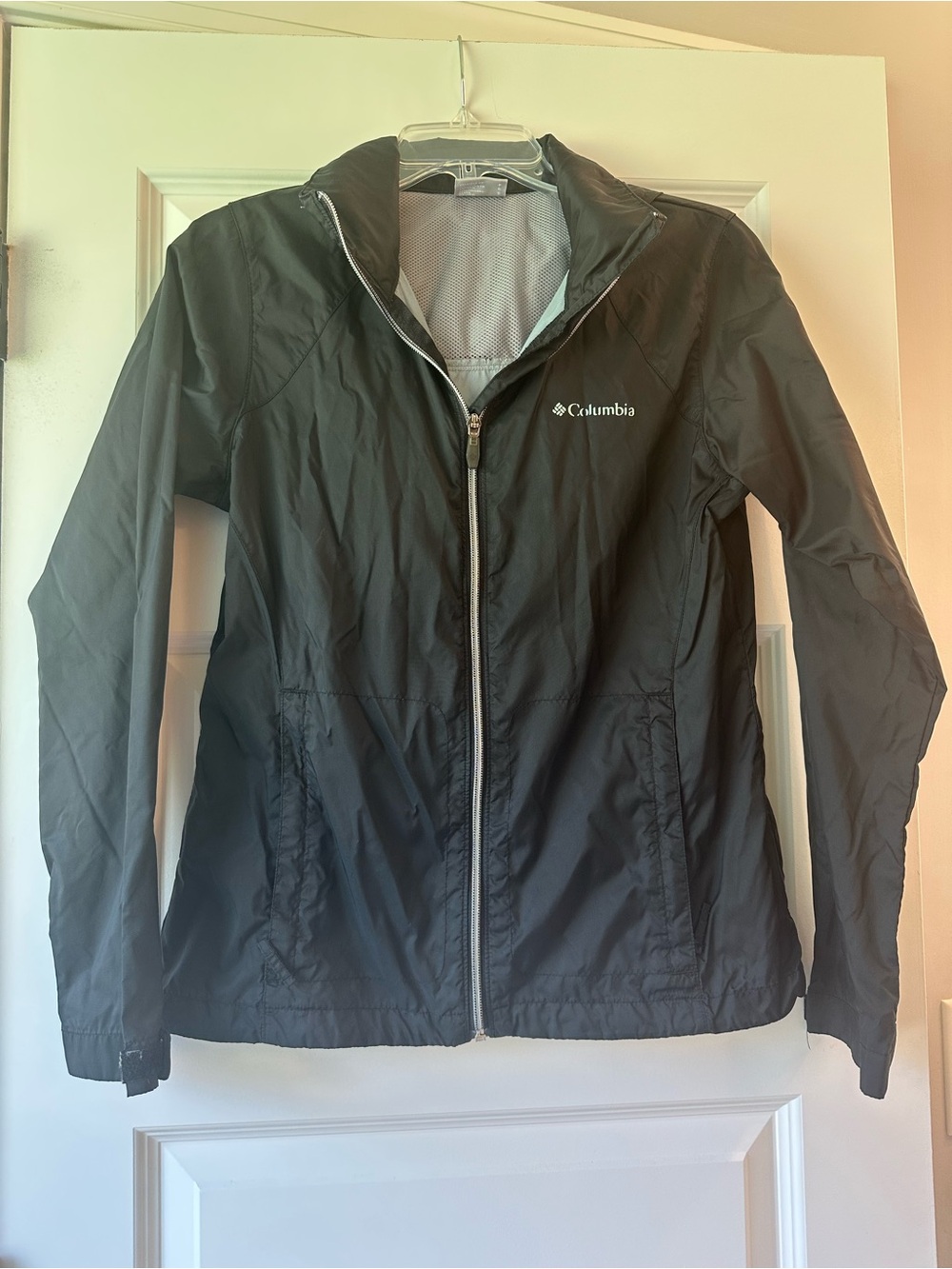 Columbia Women's Black Full-Zip Lightweight Outdoor Jacket
